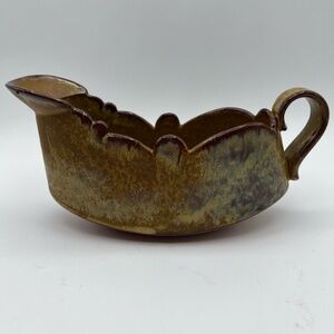 Hand-made Scalloped-edge Ceramic Sauce Boat